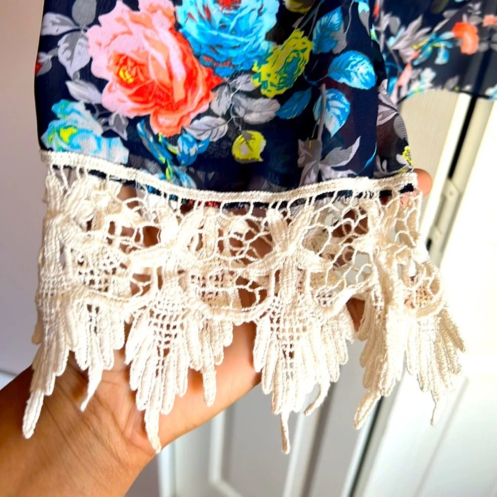 Floral Top - Picture 3 of 4